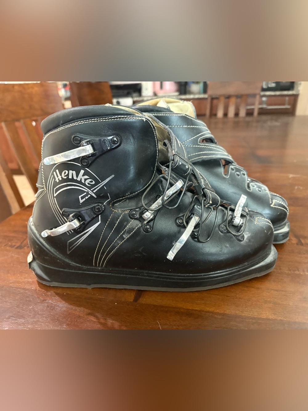 VINTAGE Henke Swiss leather ski boots from the 1960s